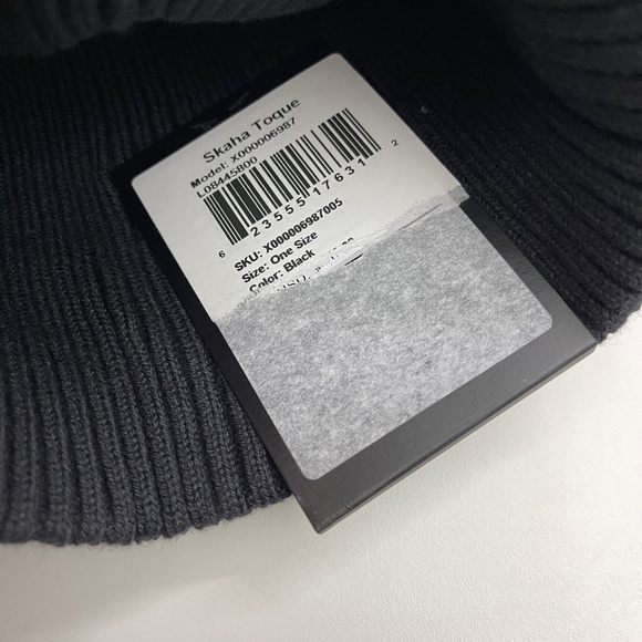 BNWT NEW Arcteryx Skaha Toque black Rib Knit Stretch Winter Hat Beanie O/S - Picture 2 of 3